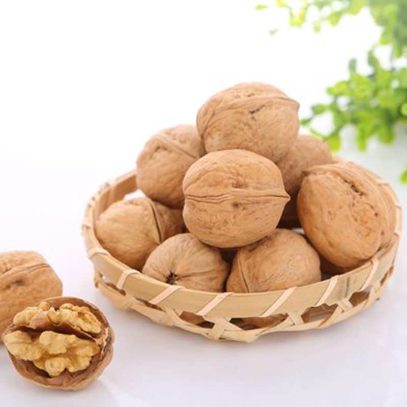 Nuez y Almendra en cáscara